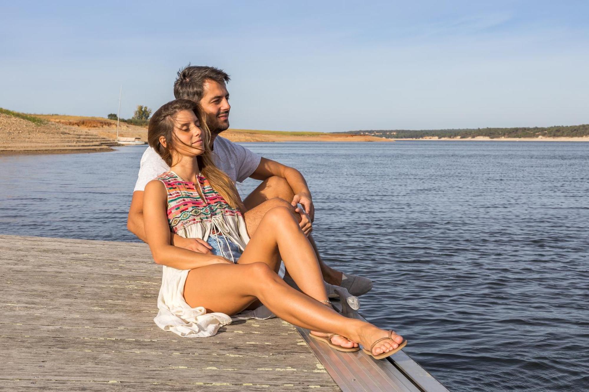 Ap Lago Montargil - Conference & Spa Екстериор снимка A couple at the lake