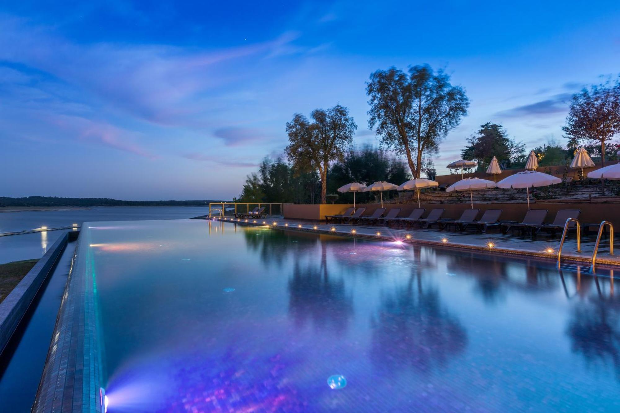 Ap Lago Montargil - Conference & Spa Екстериор снимка The pool at the hotel